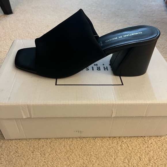 NWT NIB Christian Di Riccio womens black dressy elastic slides size 40 EU 9 US. - Picture 3 of 3